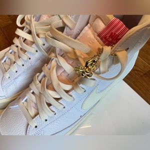 Blazer Mid ‘77 VNTG EMG. Size is men’s US 10.5